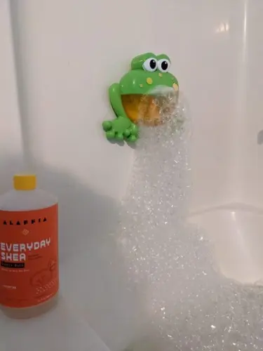 Click to view full screen Музикална жабка за сапунени балончета - Musical frog photo review