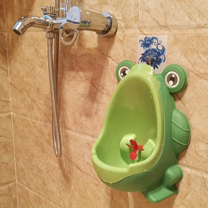 Детски писоар за стена във формата на жаба - FrogPotty » Murzel.bg Детски писоар - жабка - ВabyPotty