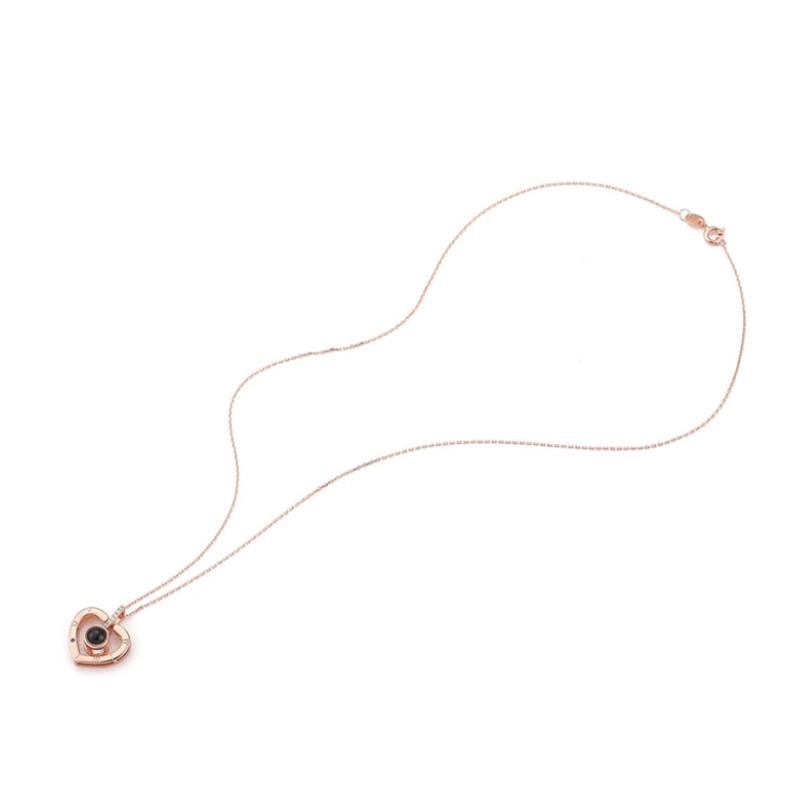 Колие с надпис Обичам те на 100 езика - LoveYouNecklace » Murzel.bg Колие с надпис Обичам те на 100 езика - LoveYouNecklace