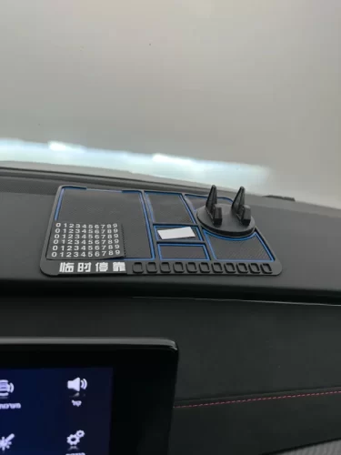 Противоплъзгаща подложка за табло със стойка за телефон - Dashboard pad photo review