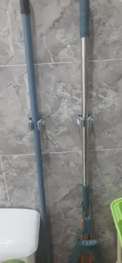 Click to view full screen Държач за моп без пробиване, самозалепваща щипка за моп и метла - Broom ClipMop photo review